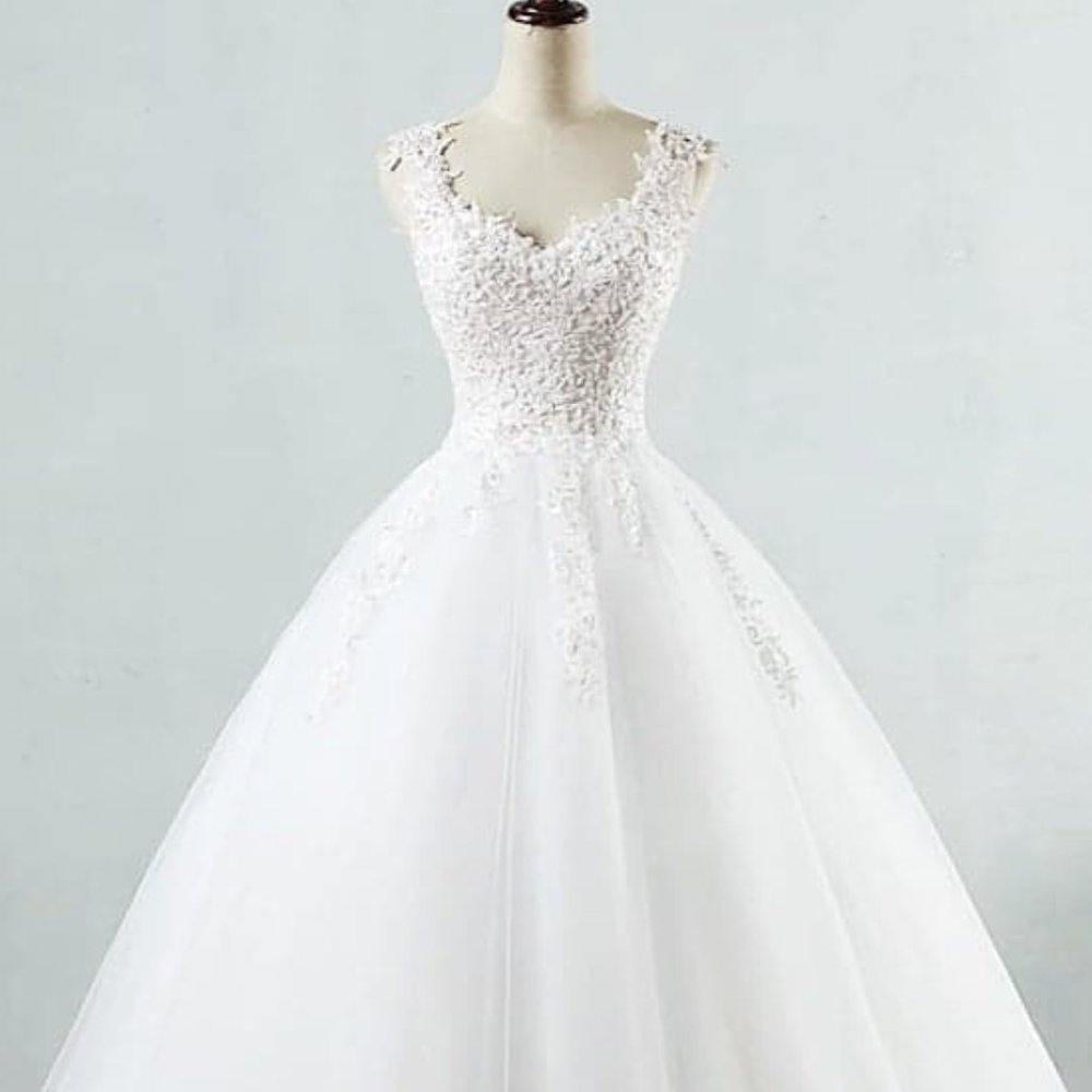 Mia Wedding Gown: Size 8